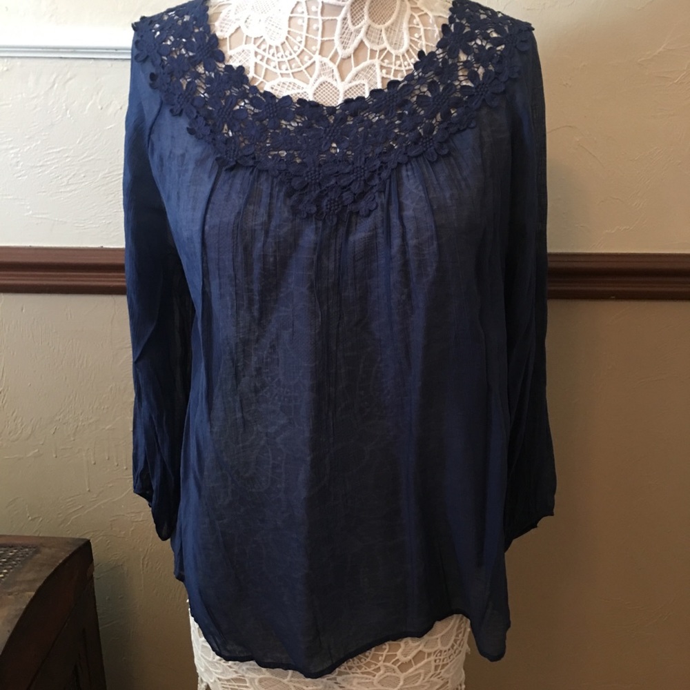⭐️NWT⭐️ Navy Lace Top (#62)